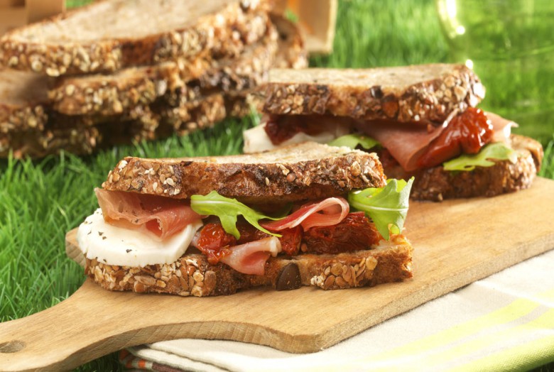 sandwich-tomates-sechees-et-jambon-cru-780x524